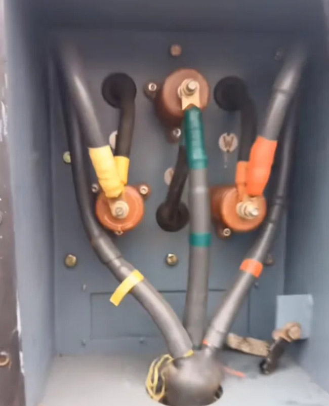 圖為630KW高壓電機接線照片2 圖為630KW高壓電機接線照片2