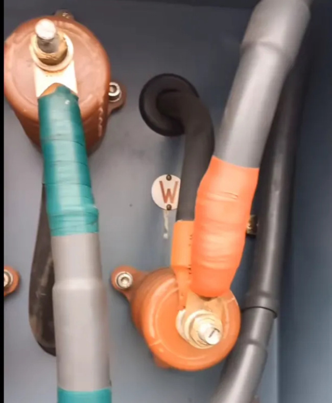 圖為630KW高壓電機接線照片1 圖為630KW高壓電機接線照片1